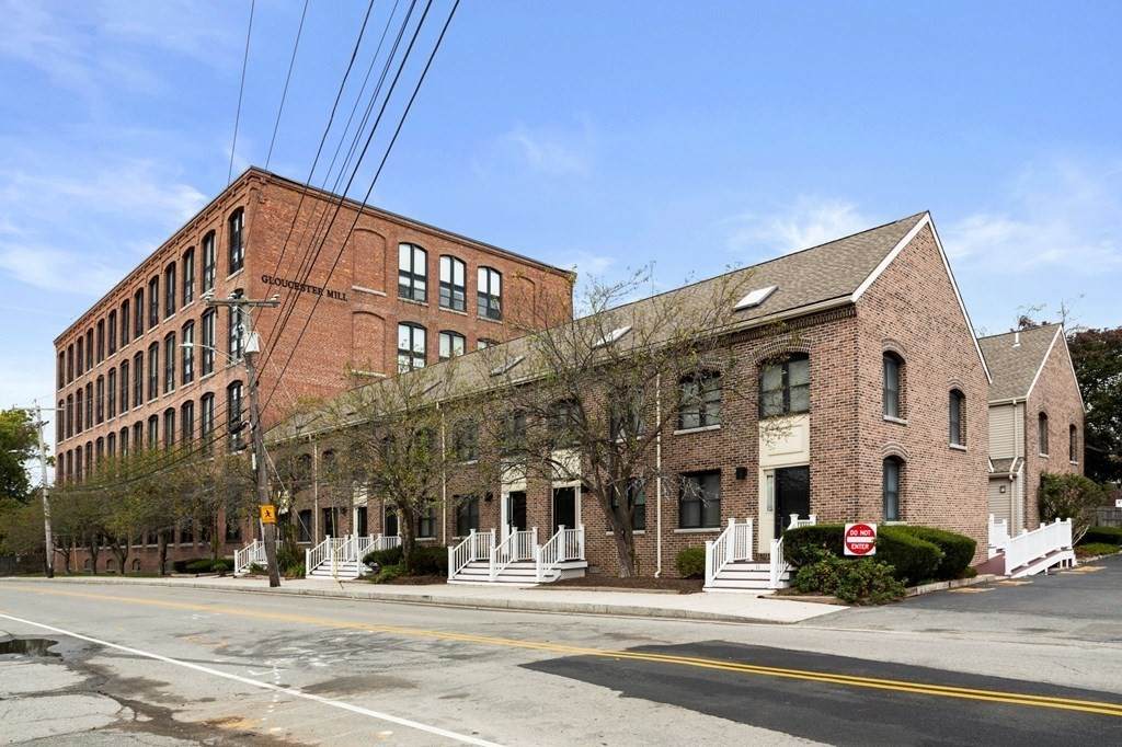 33 Maplewood Ave - Photo 1