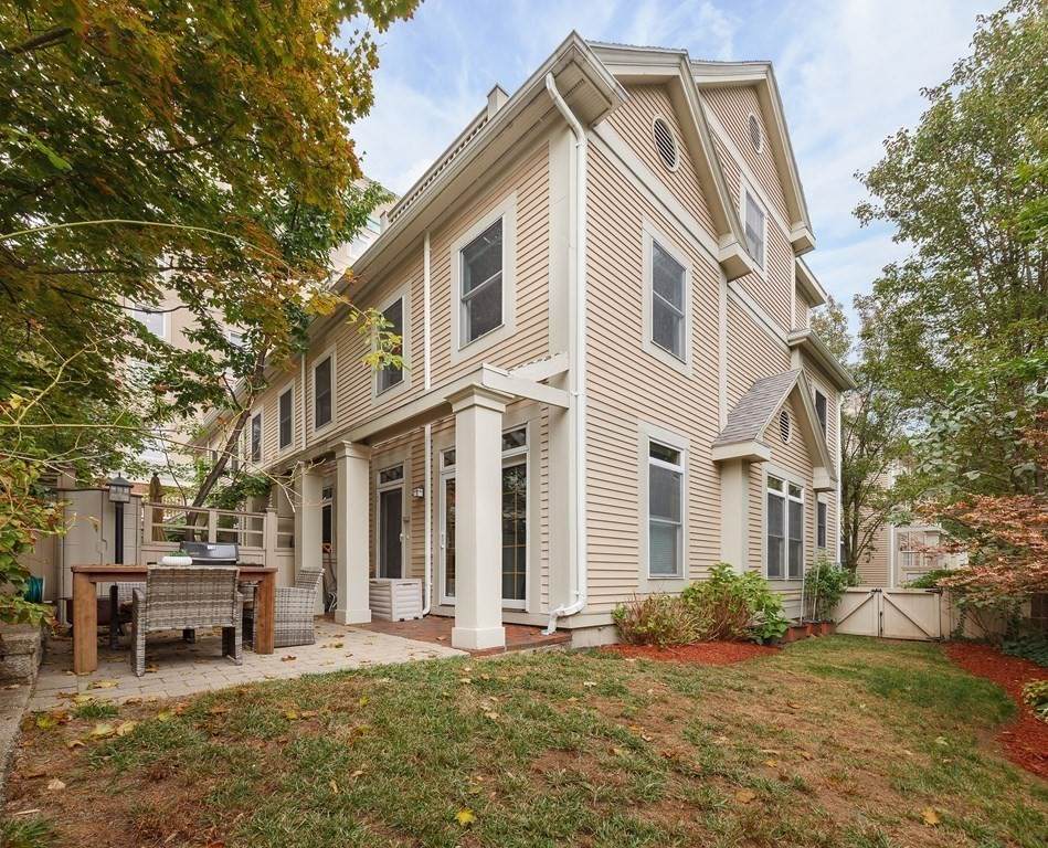 613 Green St - Photo 1