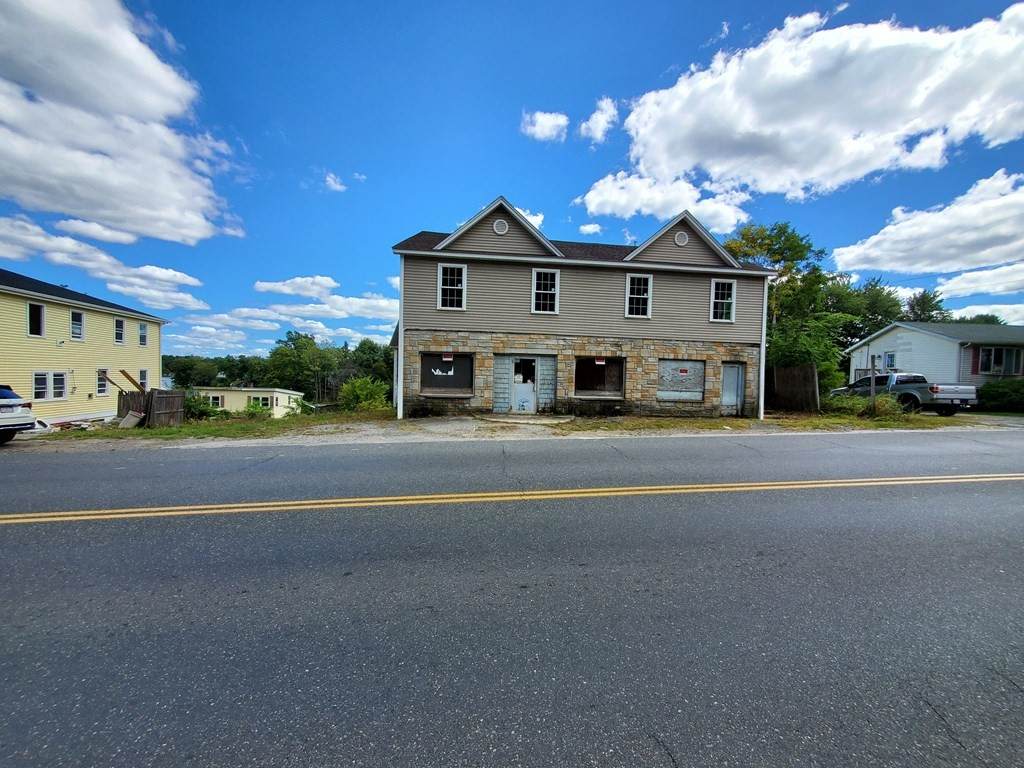 192-194 Millbury Ave - Photo 1