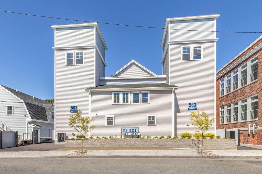 563 Summer Street - Photo 1
