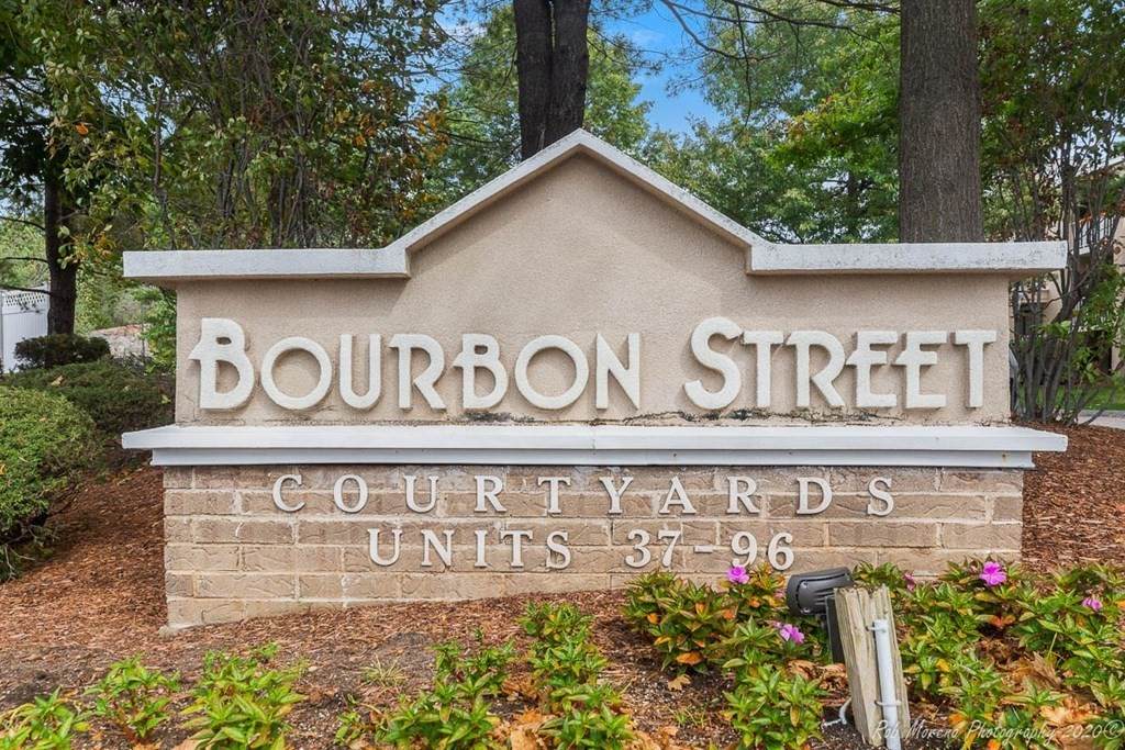 11 Bourbon - Photo 1