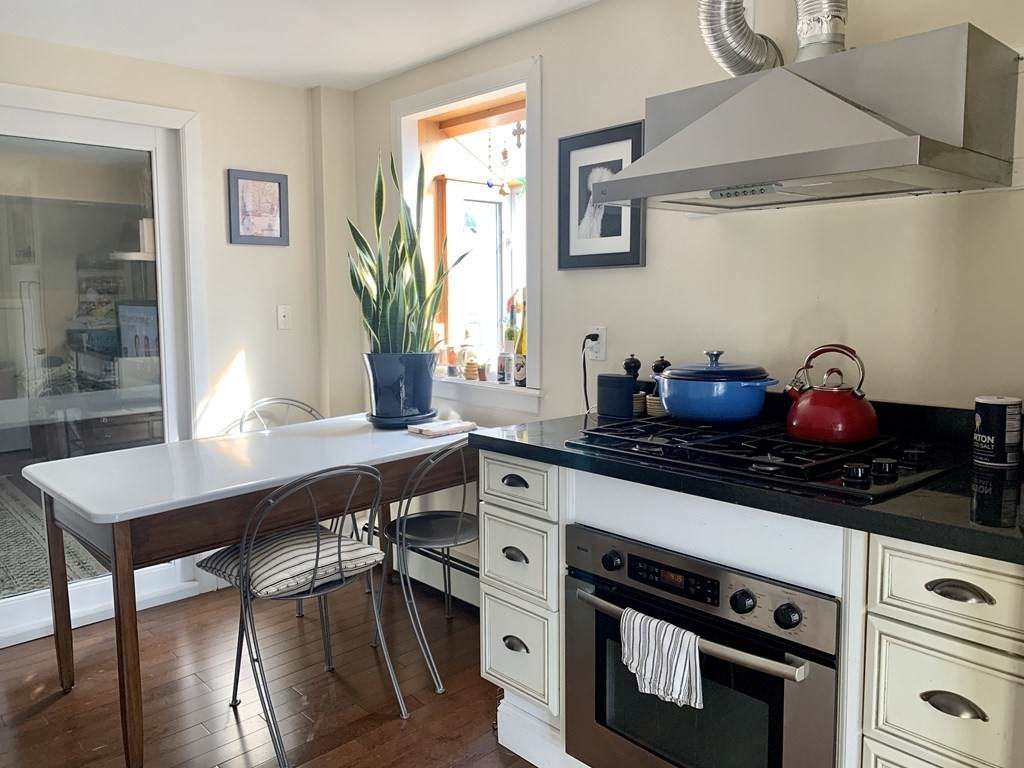 89 Green St - Photo 1