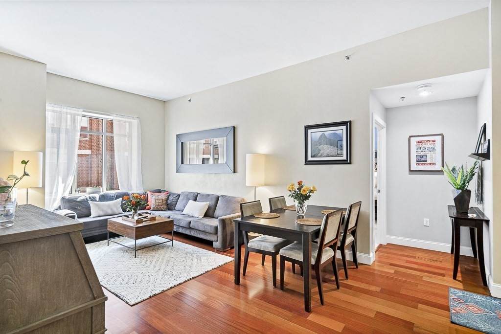 17 Otis St - Photo 1