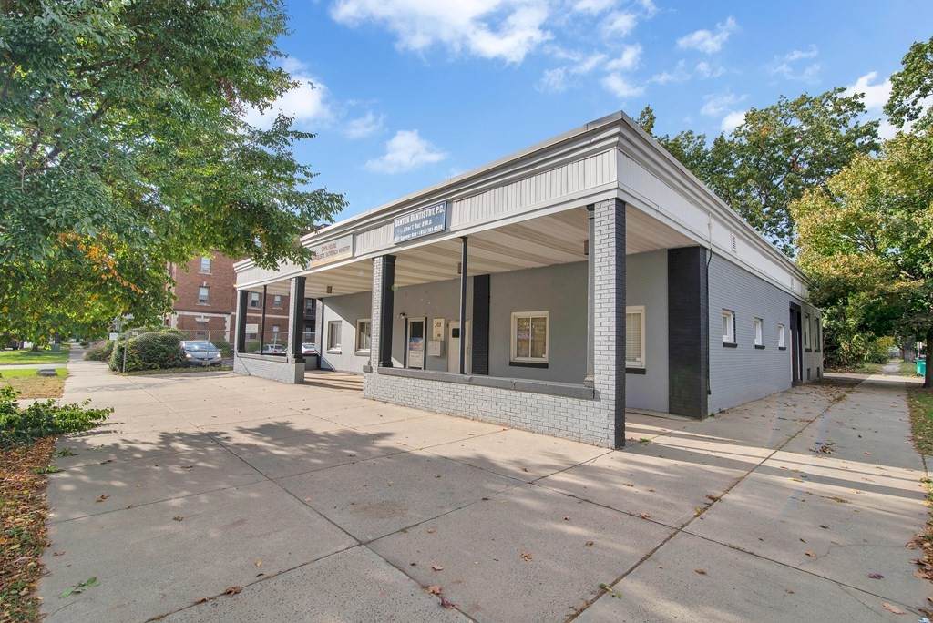 302-306 Sumner Avenue - Photo 1