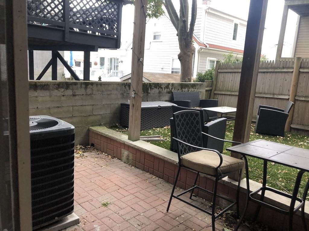 151 G St - Photo 1