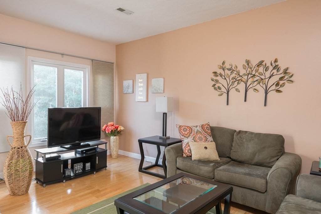 114 Burkhall St - Photo 1