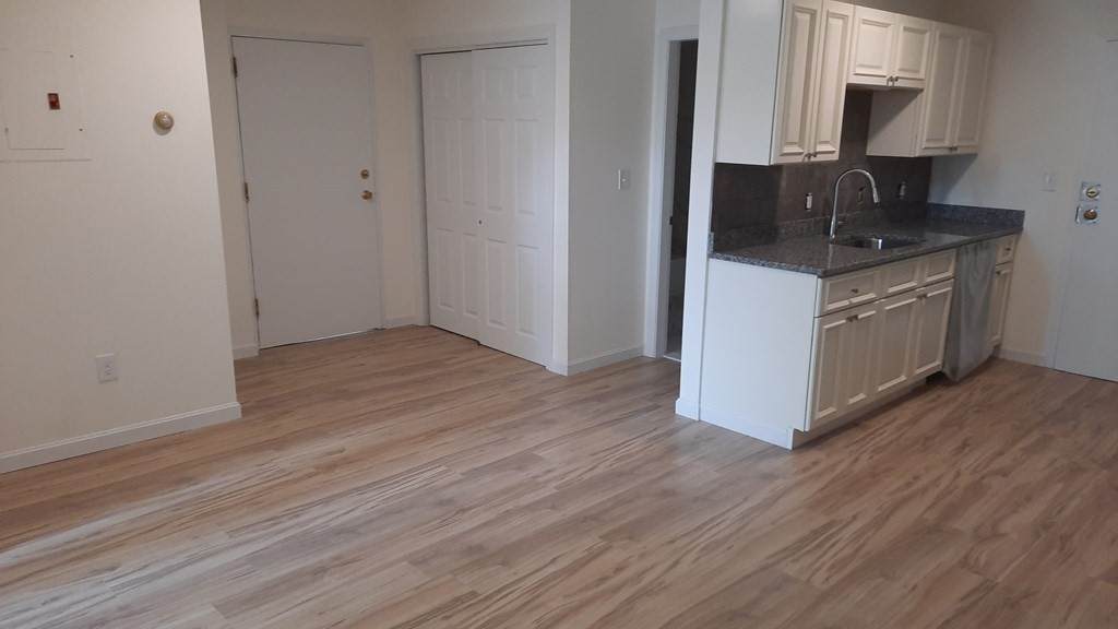 315 Main St - Photo 1