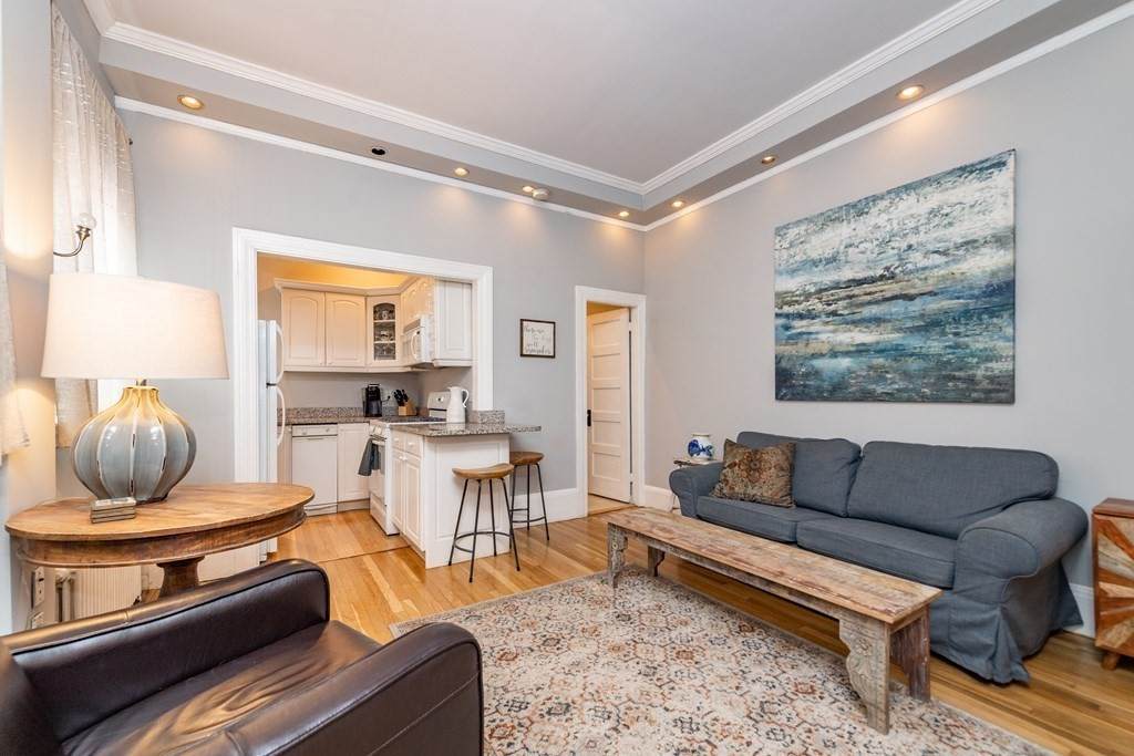 386 Commonwealth Ave - Photo 1