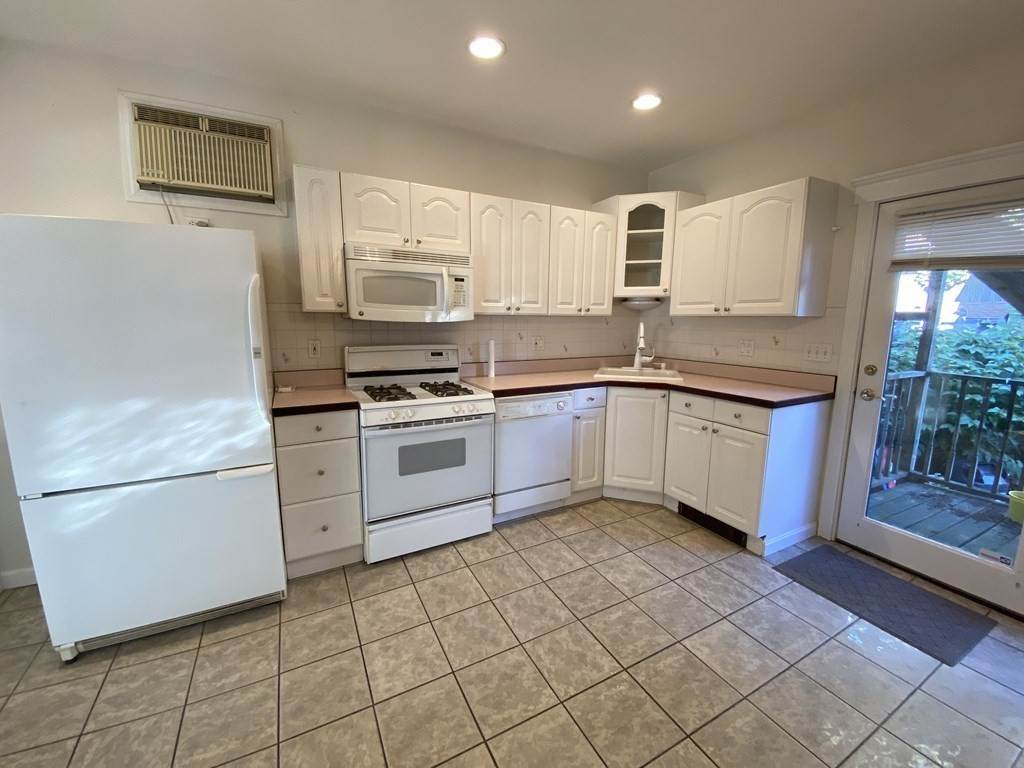 72 Gates St - Photo 1