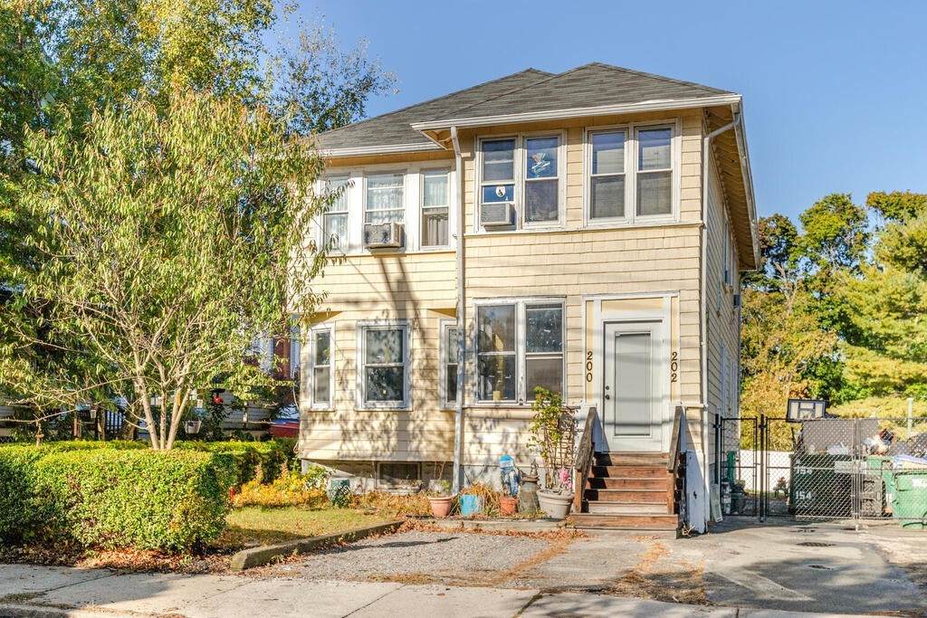 200-202 Winthrop St - Photo 1