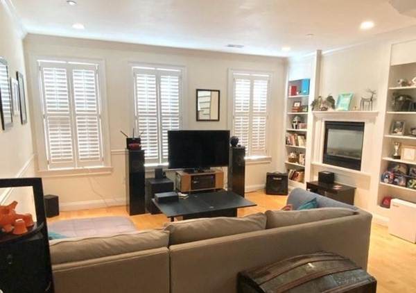 33 North Bennet Street - Photo 1