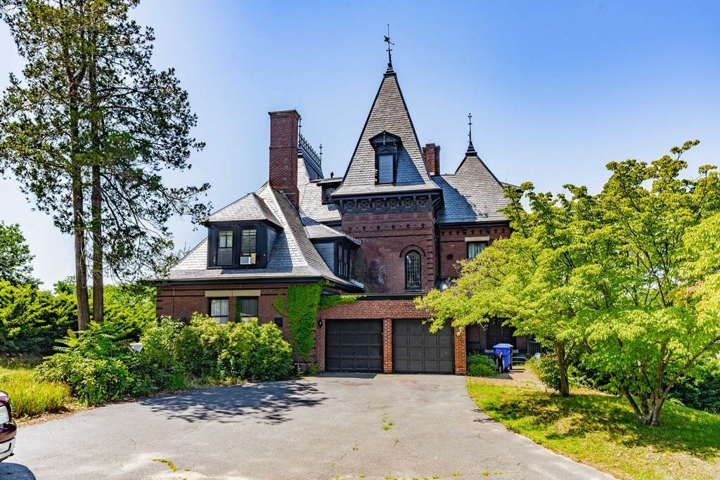 220 Maple St - Photo 1