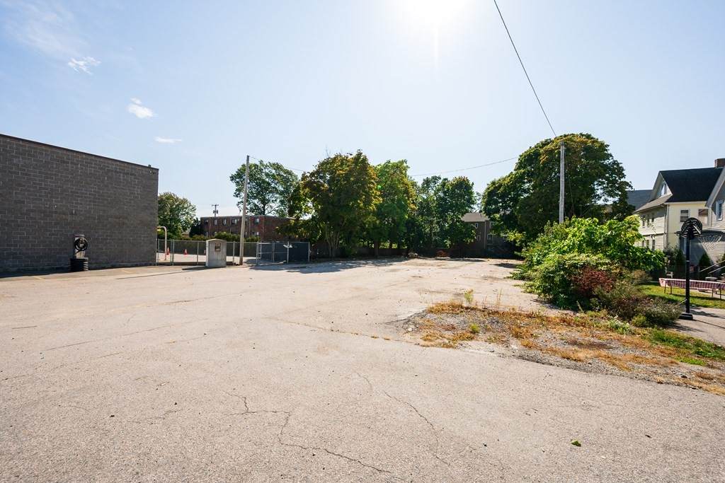 619-633 Washington St - Photo 1