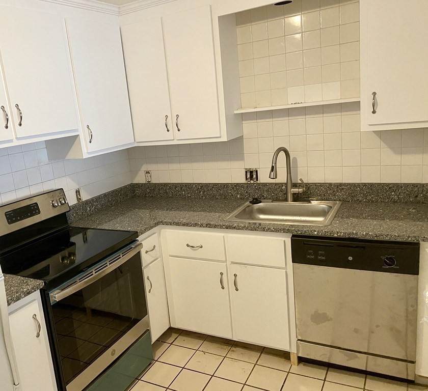 28 Whitman Rd - Photo 1