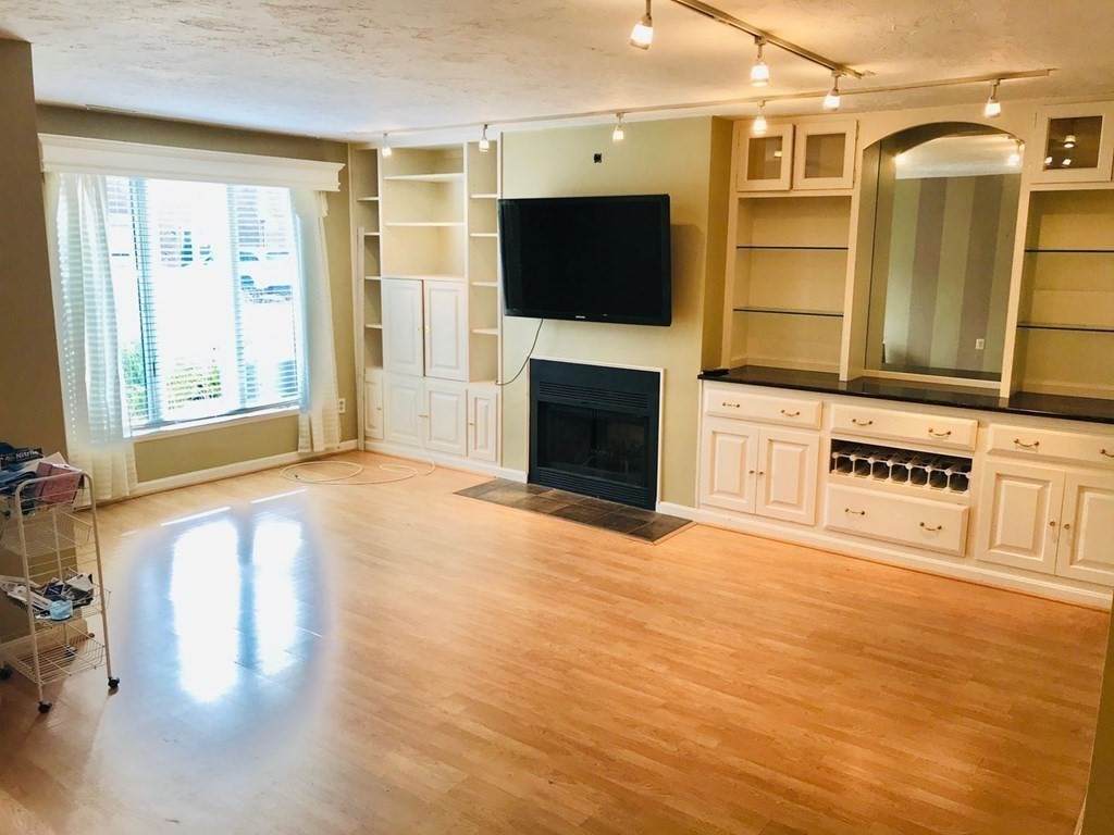 164 Quincy Shore Dr - Photo 1