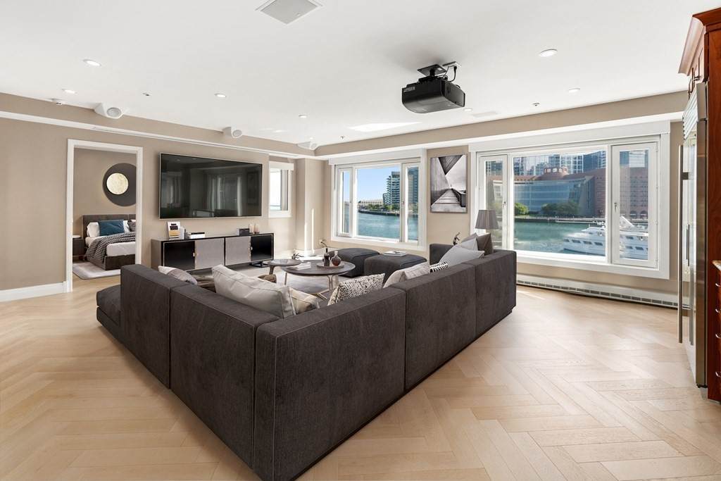 20 Rowes Wharf - Photo 1