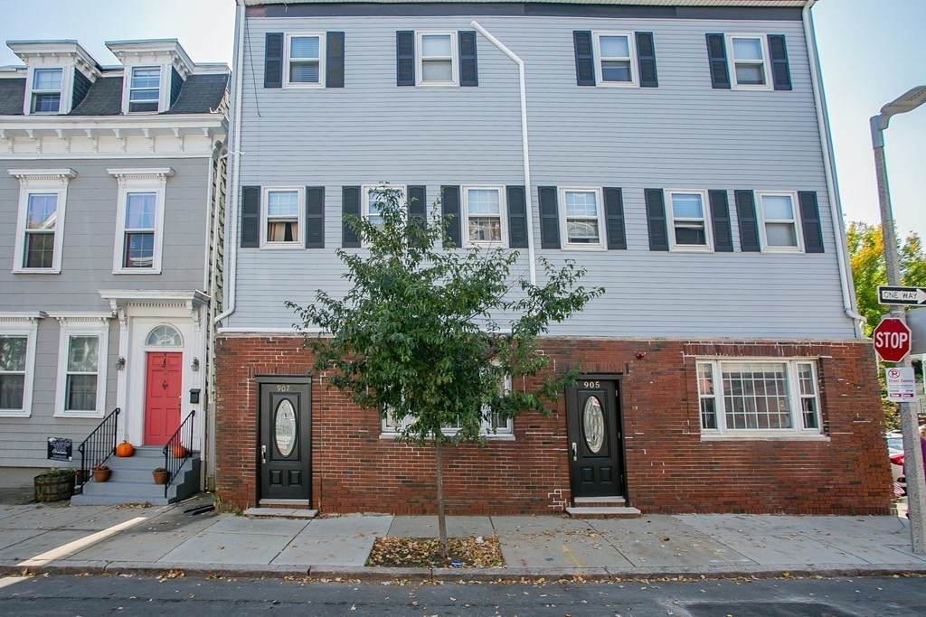 907 E 4Th St - Photo 1