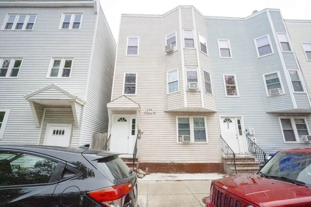 279 Chelsea St - Photo 1