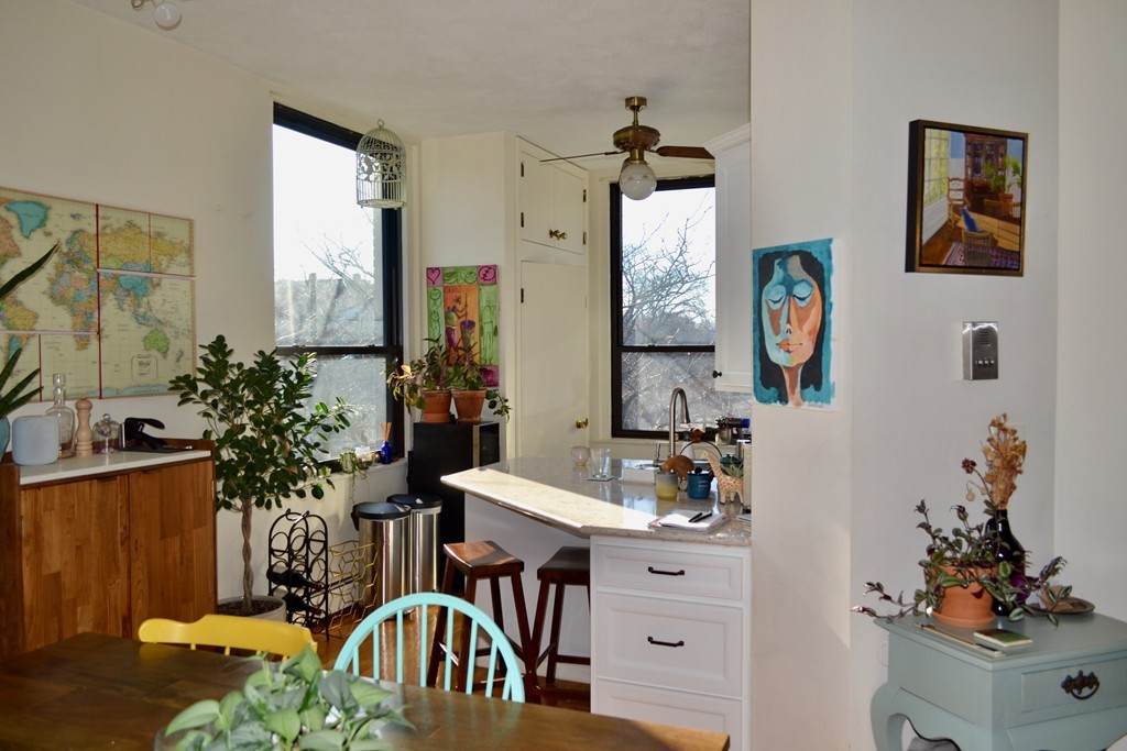 60 Charlesgate West - Photo 1