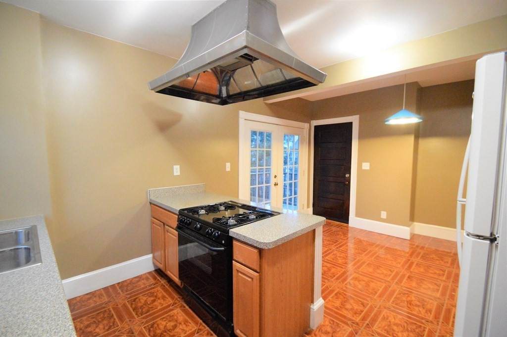 69 Woodlawn St - Photo 1