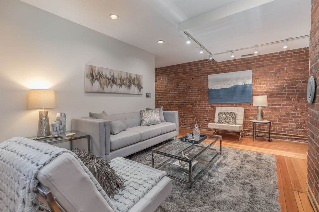 111 Gainsborough St. - Photo 1