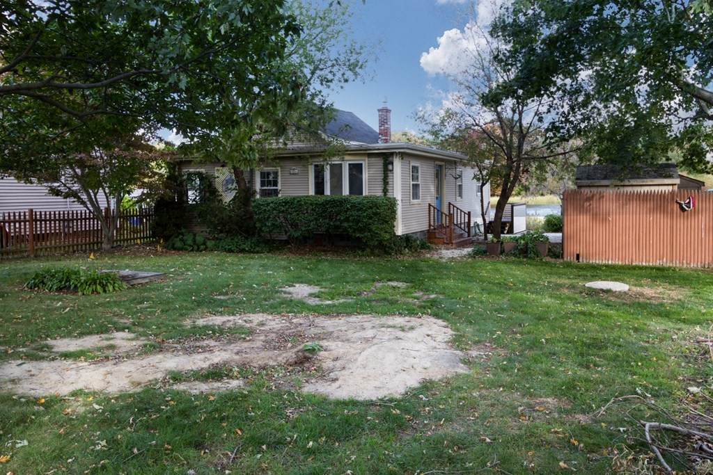 76 Mildred Ave - Photo 1
