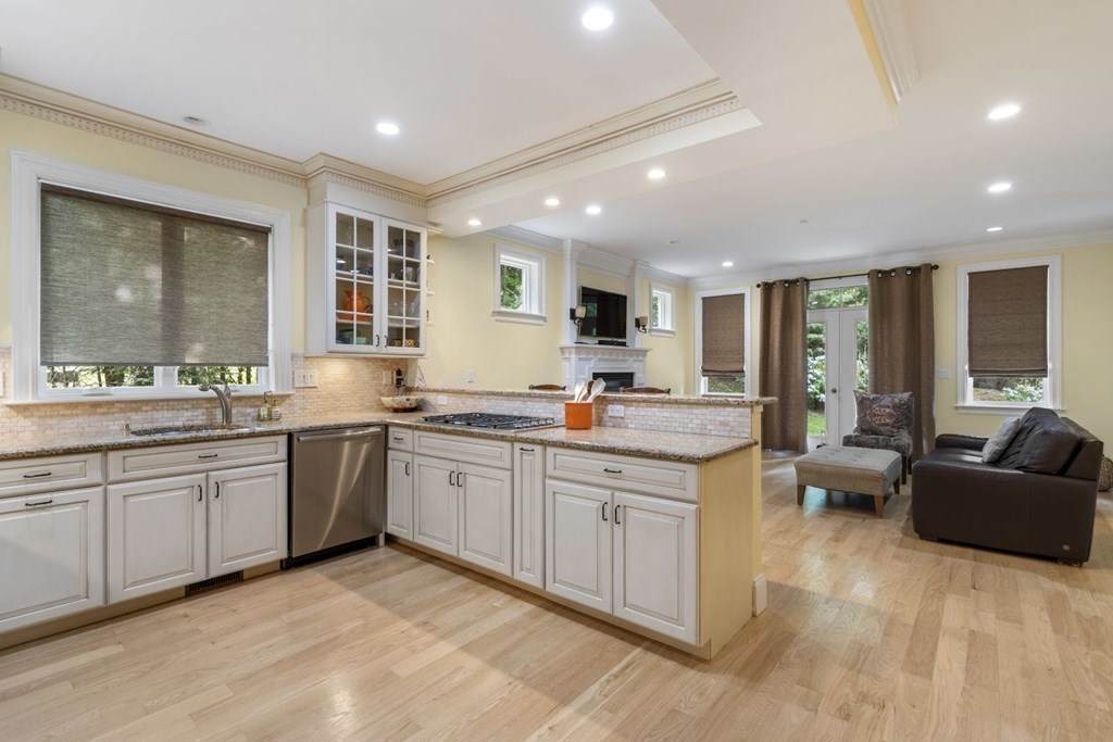 1149 Beacon St - Photo 1