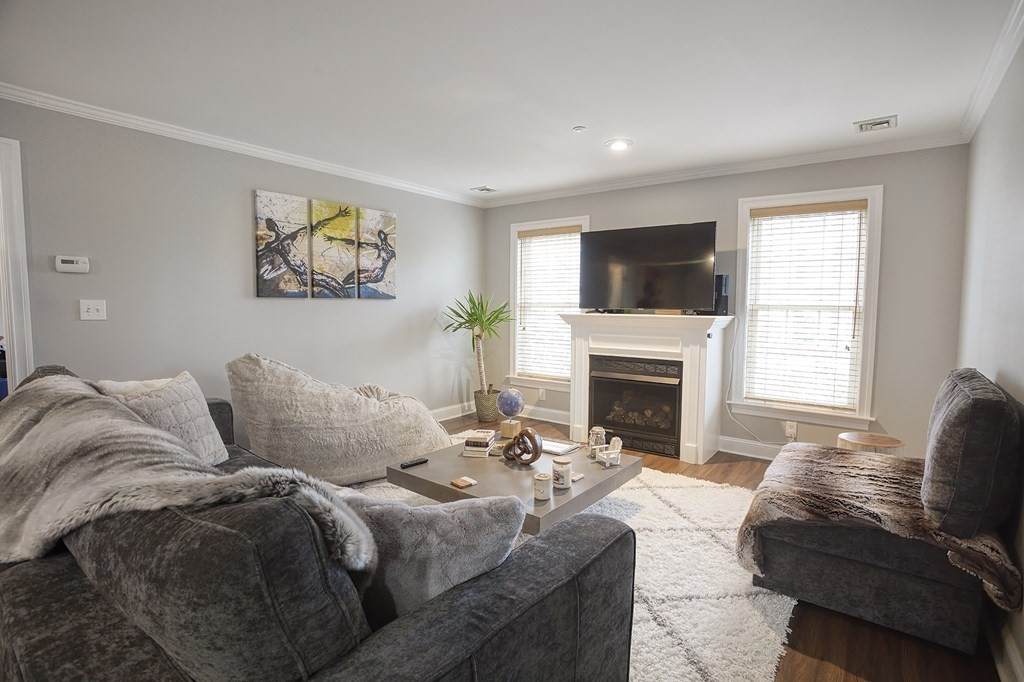 8 Crowninshield Street - Photo 1