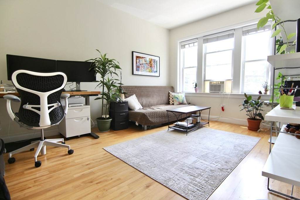 268 Windsor - Photo 1