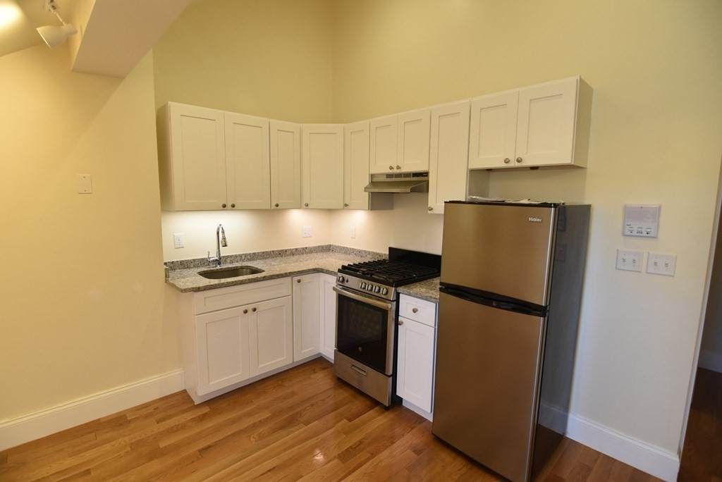 231 Northampton St - Photo 1