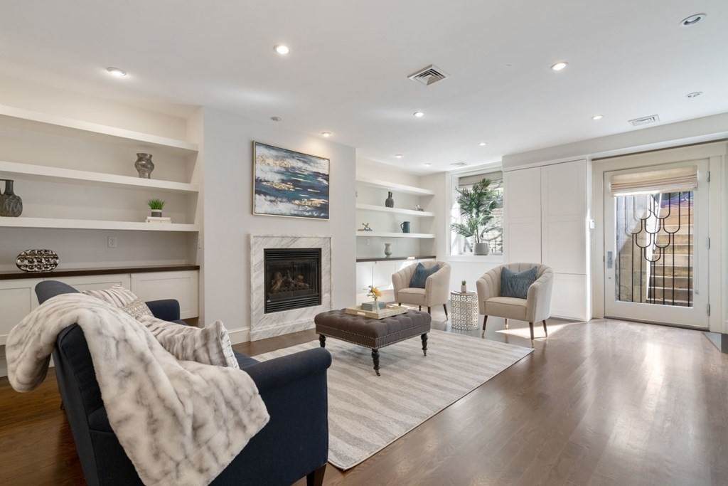 43 Commonwealth Avenue - Photo 1