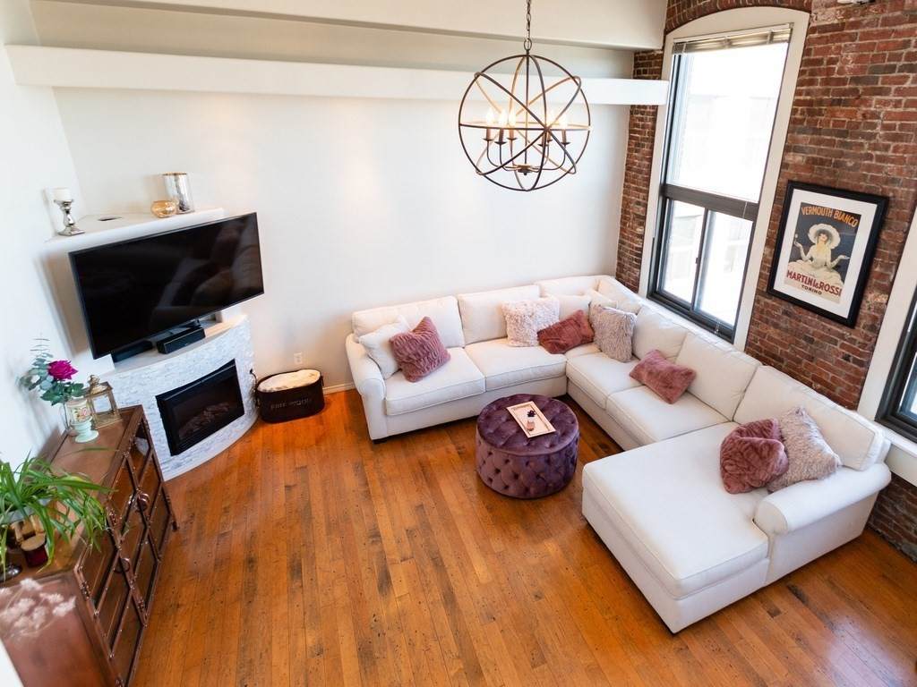 314 W 2nd St - Photo 1