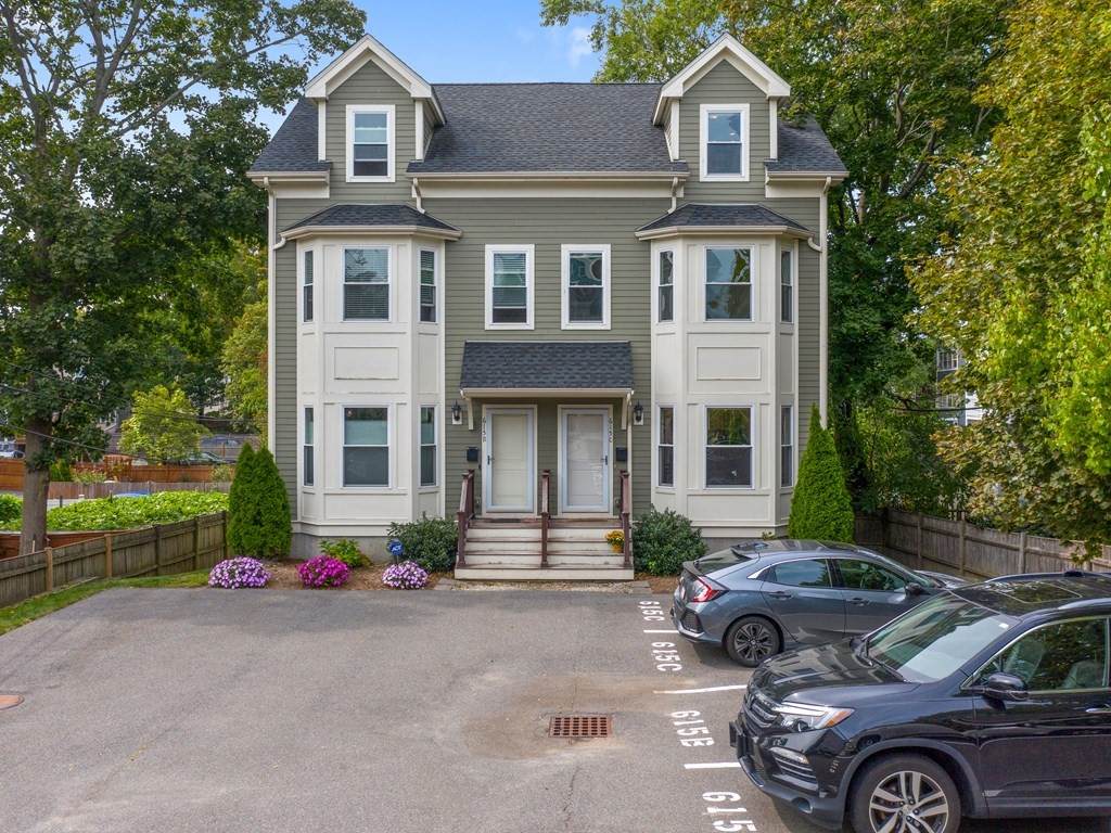 615 Adams St - Photo 1