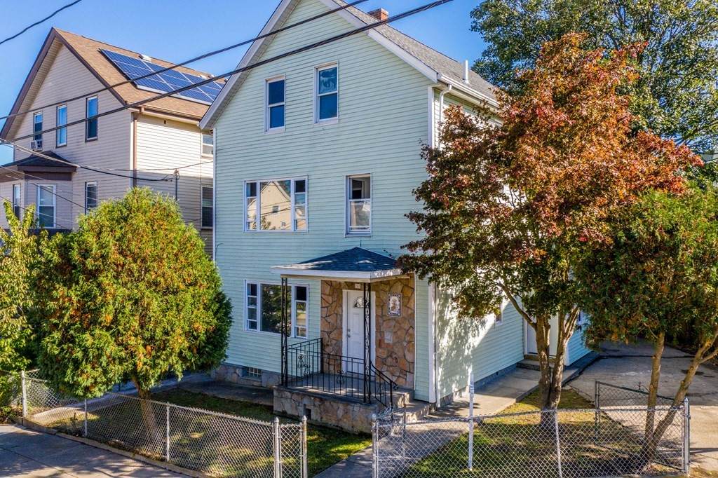260 Blackstone St - Photo 1