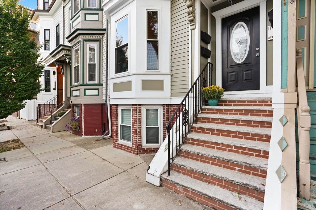584 E 7th St - Photo 1