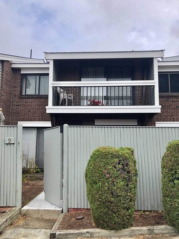 9 Rosewood Dr - Photo 1