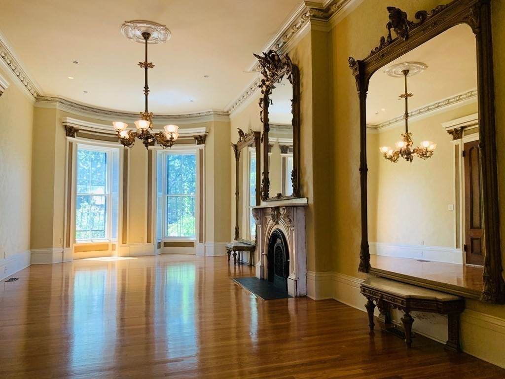 542 Massachusetts Ave - Photo 1