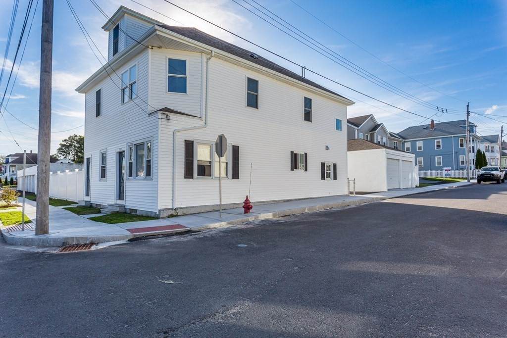339 Hemlock St - Photo 1