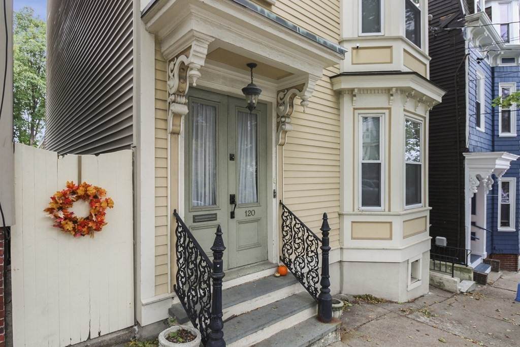 120 G St - Photo 1