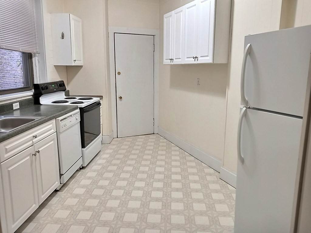 1390 Beacon St - Photo 1