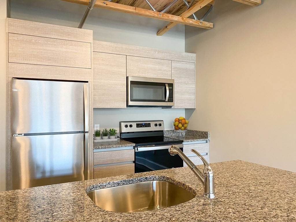 350 Pleasant St - Photo 1