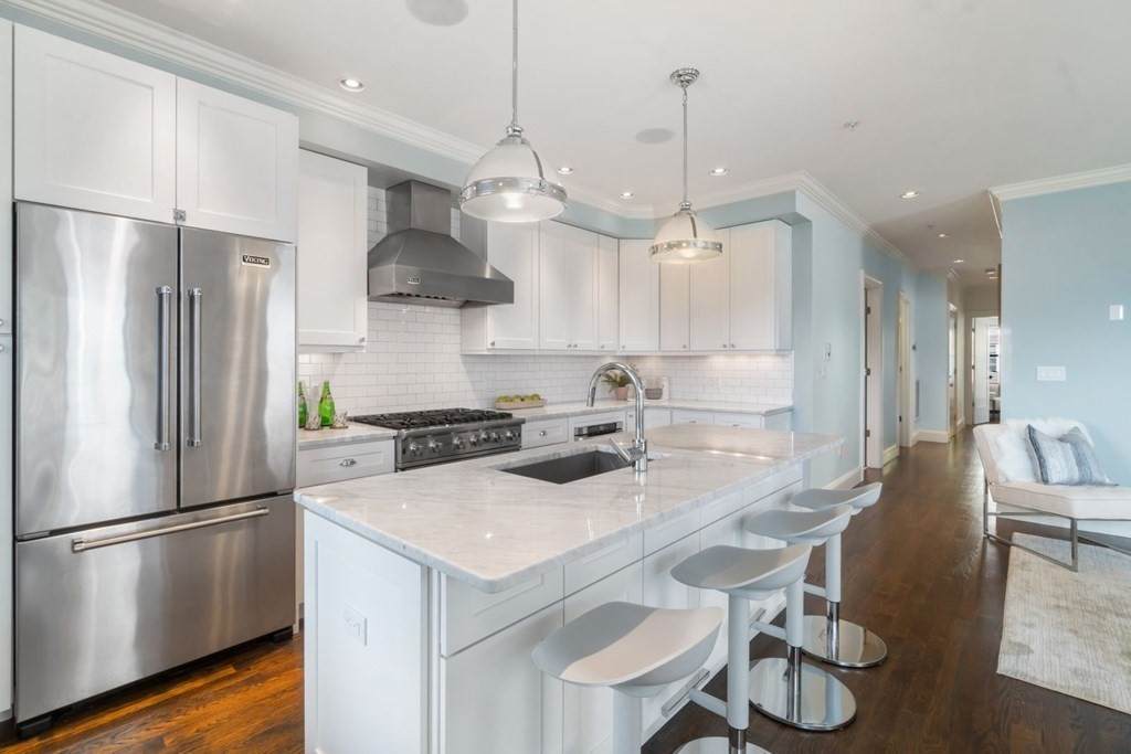 565 E 8Th St - Photo 1