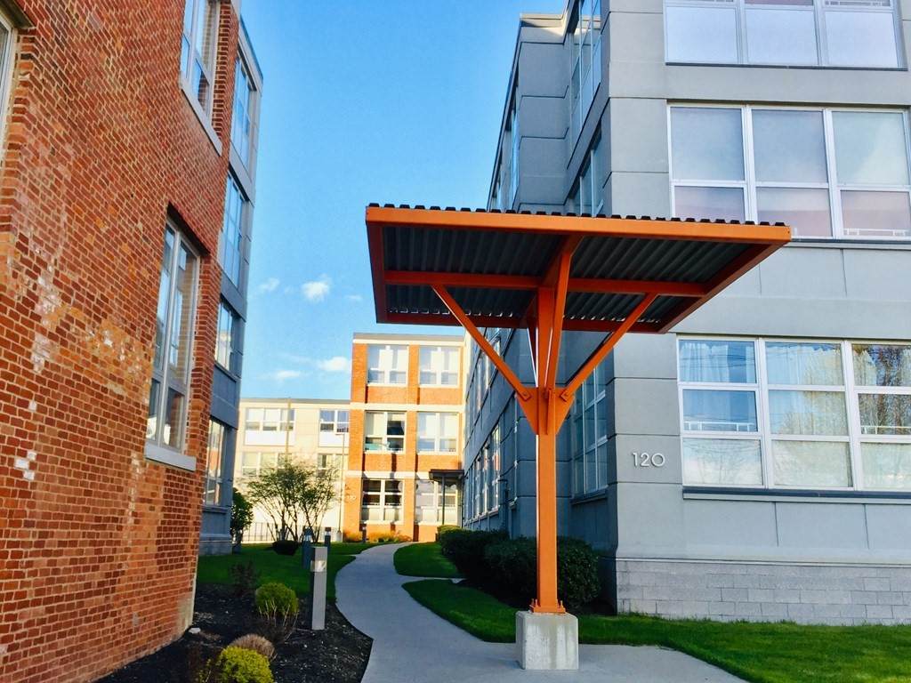120 Holmes St - Photo 1