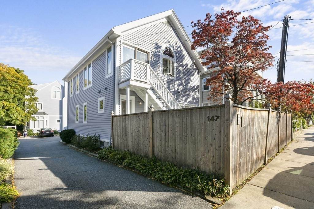 147 Cushing St - Photo 1