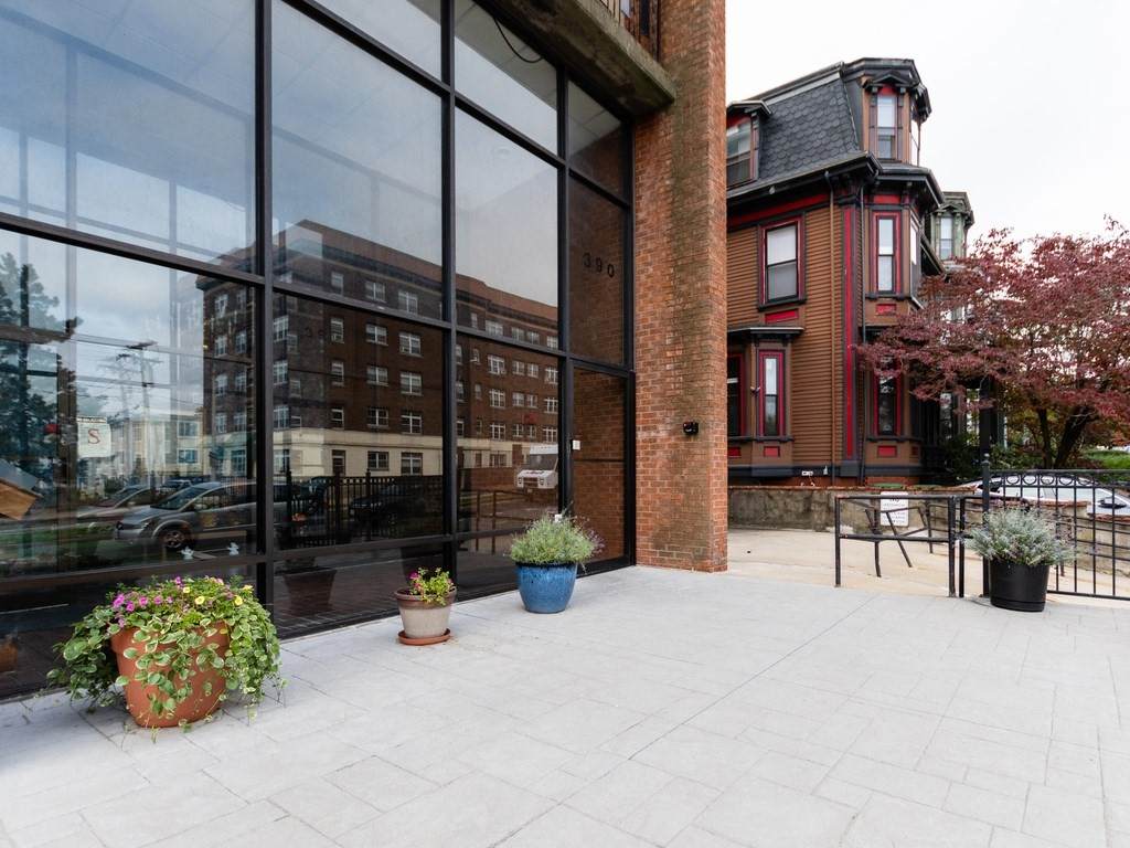 390 Broadway - Photo 1