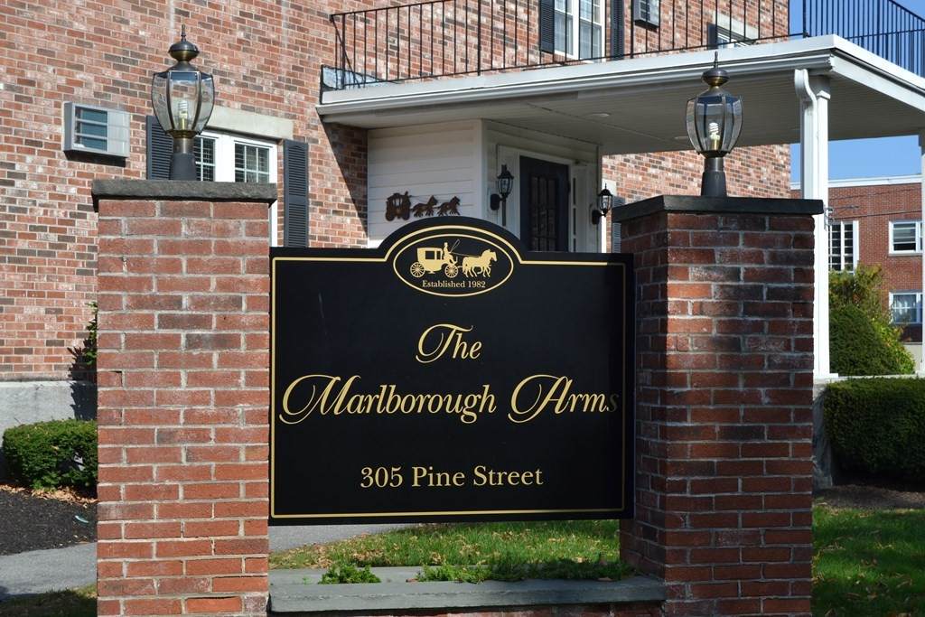 305 Pine St - Photo 1
