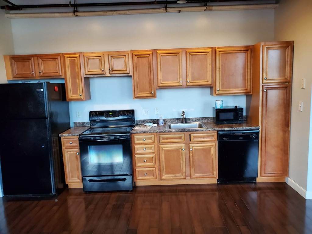 146 Court - Photo 1