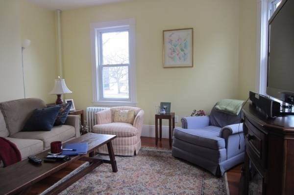 215 Cypress St - Photo 1