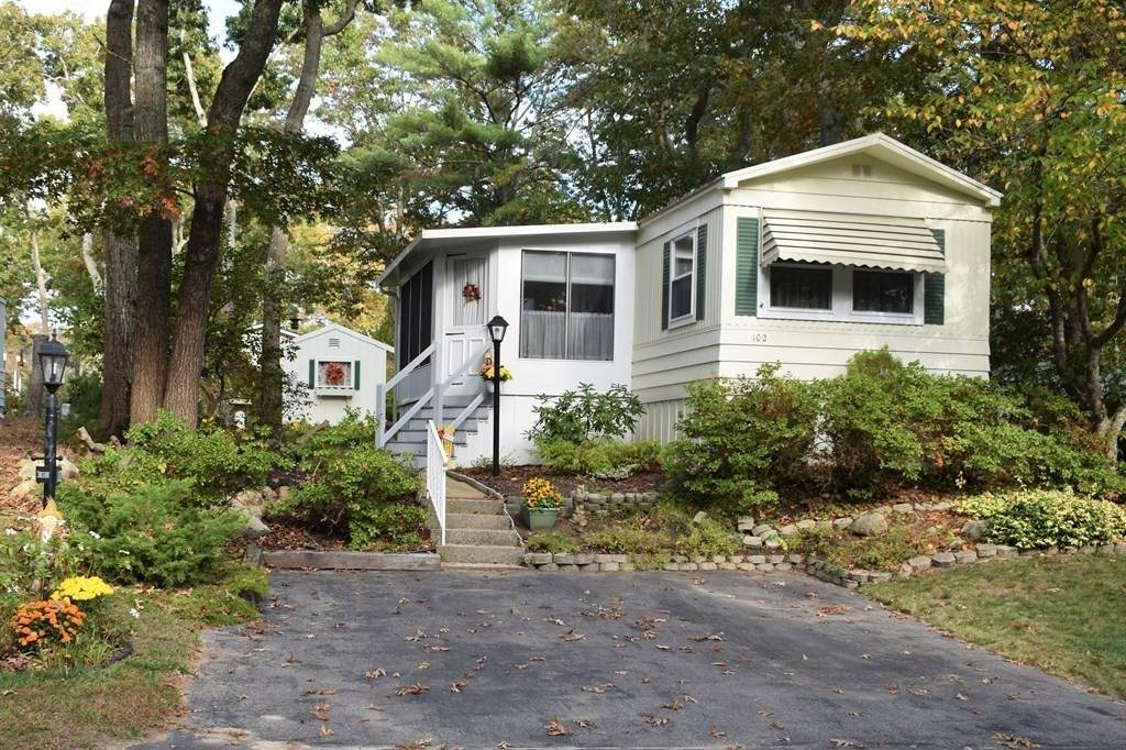 102 Holiday Drive - Photo 1