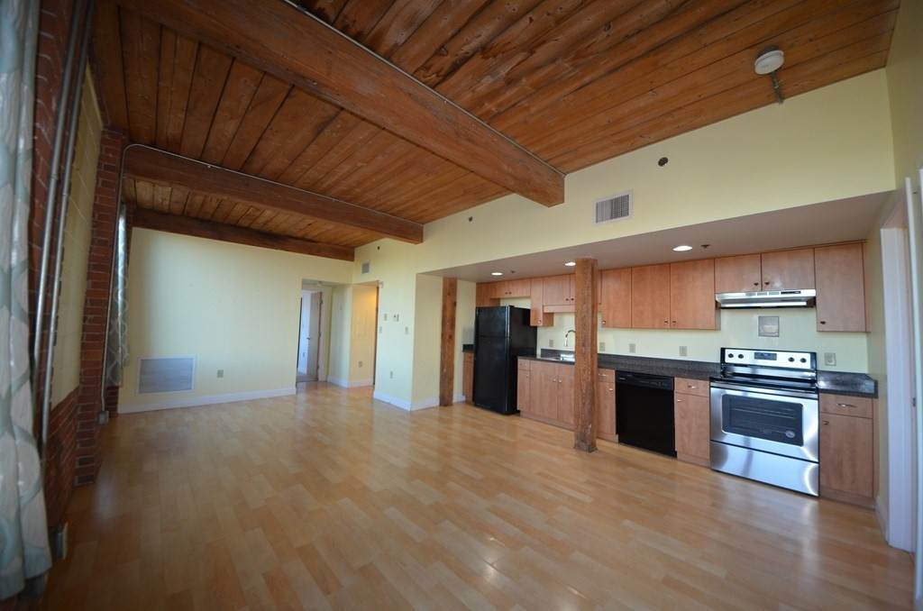 147 Centre St - Photo 1